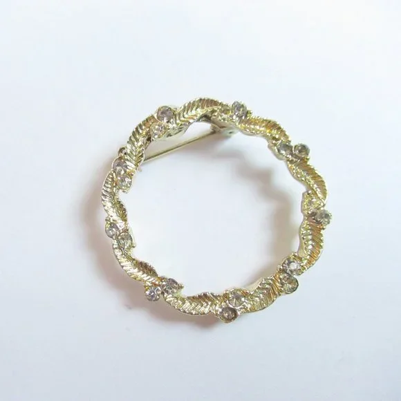 Vintage Gerry's circle brooch
