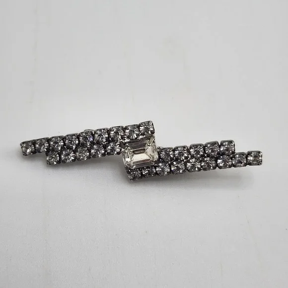 Very Nice Older Vintage Bar Pin Brooch w/ Clear Rhinestones‎