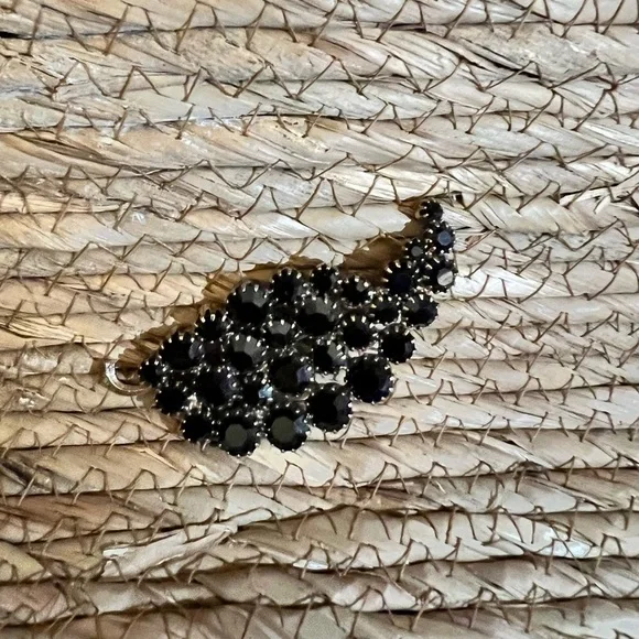 Black leaf rhinestones trendy brooch pin