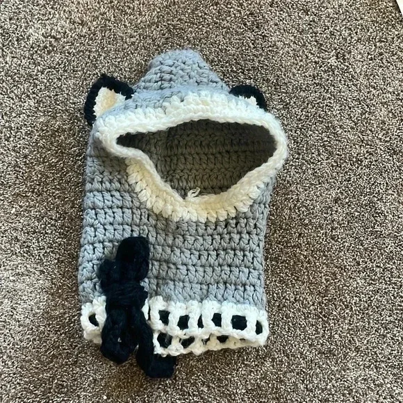 Racoon Knotted Cowl Neck & Hat‎