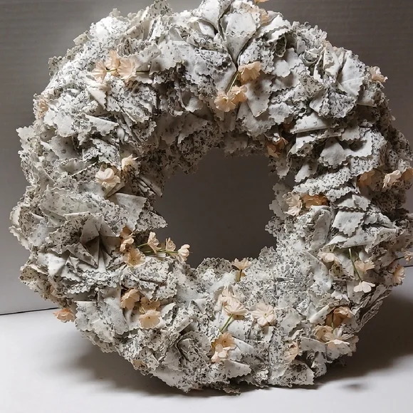 Handcrafted Elegant Cream Gray Holiday Wreath NEW
