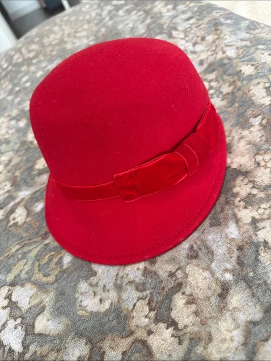 Kids Red Felt Bow Cloche Hat