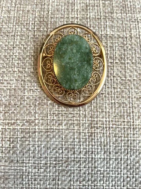 Vintage Gold Tone Green Stone Brooch Signed Fine Heart Filigree Estate Piece