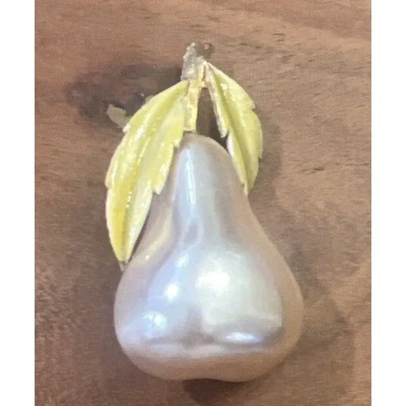 Vintage‎ JJ Faux Pearl Pear Pin Brooch Jewelry 1960s 2
