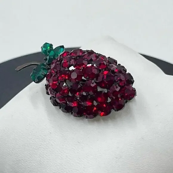 Vintage Signed StrawberryVibrant Red Green RhinestonesAustria‎ Pin Brooch