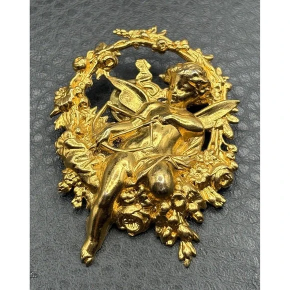 Vintage Cherub Angel Wreath Brooch Pin Cupid Gold Tone