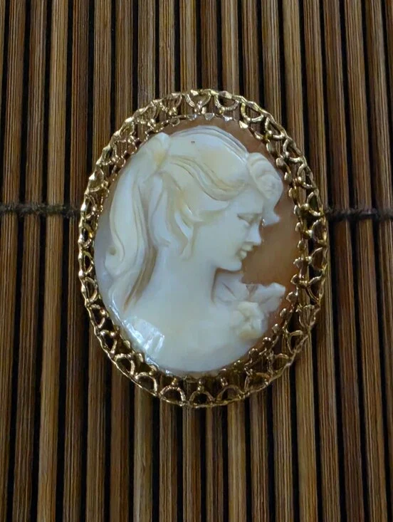 18k Cameo Yellow Gold Pendant, Brooch (Vintage)