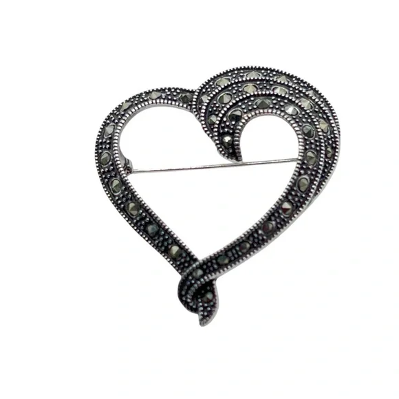 AHA Chicos Heart Brooch Pin
