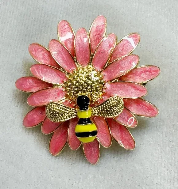 New Pink Enamel Daisy Bee Brooch Pin Gold Tone Floral Garden Spring 1.75