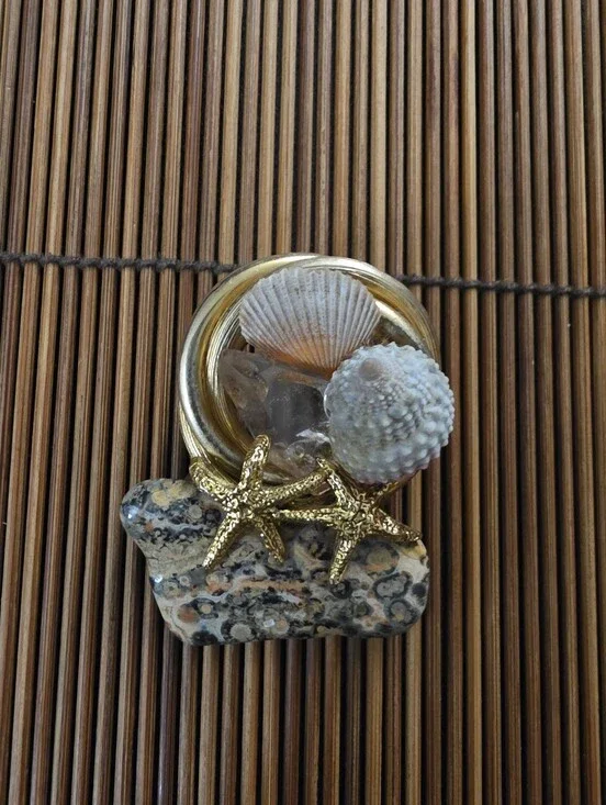12k Gold Filled Ronci Jasper, Shell Yellow Gold Brooch (Vintage)