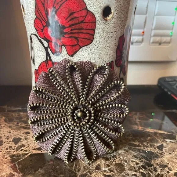 LEATHER FLOWER Zipper Brooch!
