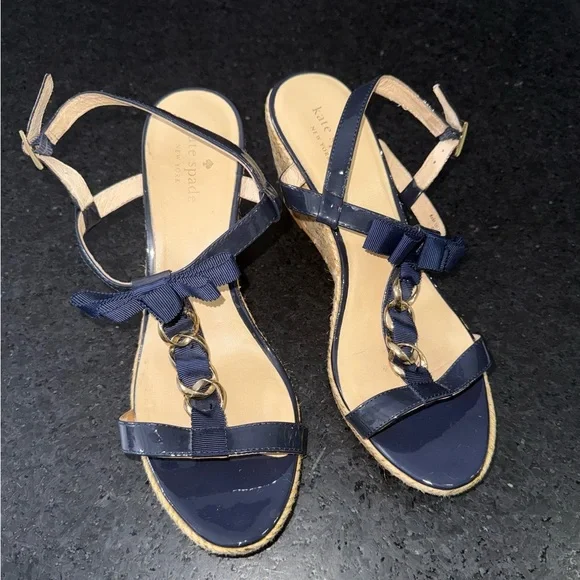 UEC KATE SPADE PATENT NAVY BLUE 3.5” WEDGE ESPADRILLE GOLD HARDWARE SZ 9 PERFECT