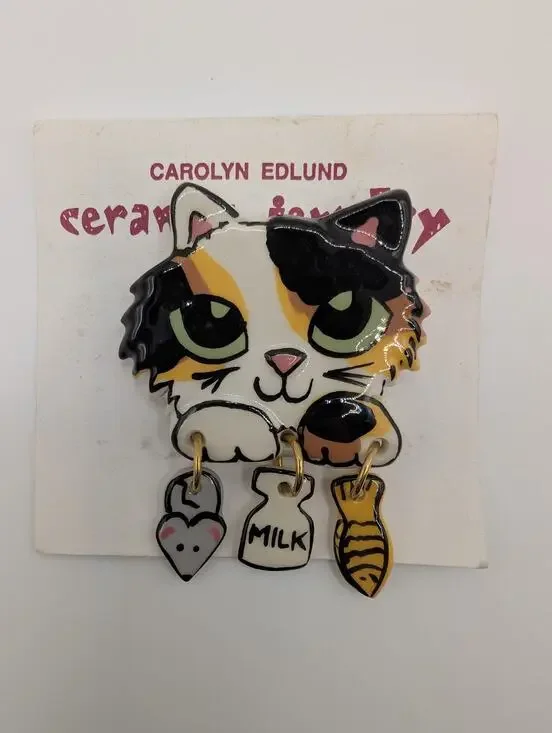 Signed Carolyn Edlund Handcrafted Ceramic Calico Cat Brooch with Dangles