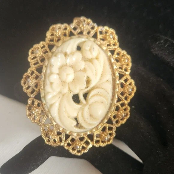 Vintage Gold Tone Cream Floral Resin Cameo Filigree Oval Pendant‎ Brooch Base