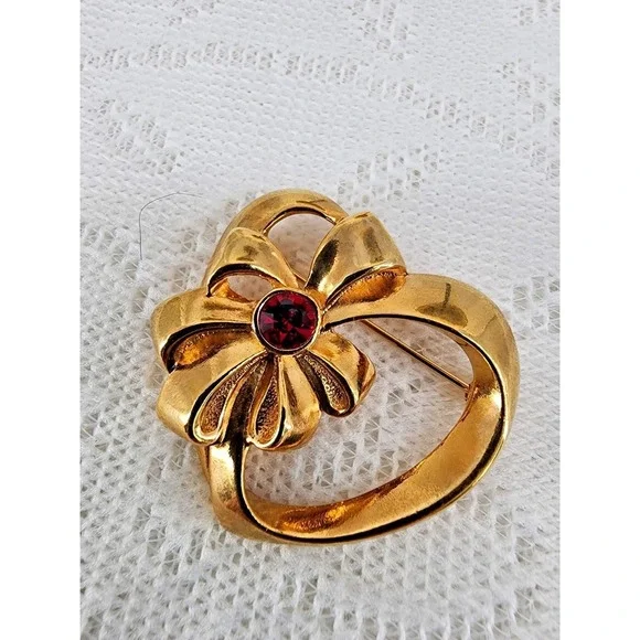 Vintage Gold Tone Heart Brooch Pin Red Rhinestone Love Romantic Gift Valentines