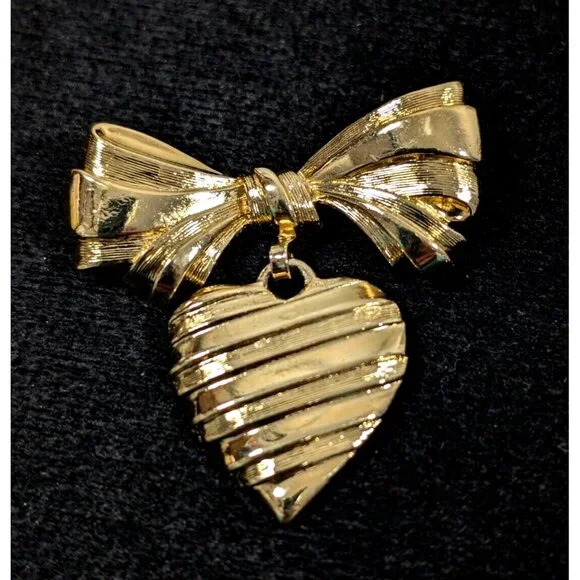 Vintage Avon I Love You‎ Grandmother Heart Charm Bow Pin Brooch Gold Tone