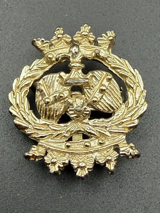 Vintage Gold Tone Crown Laurel Wreath Brooch Pin Heraldic Royal Unsigned