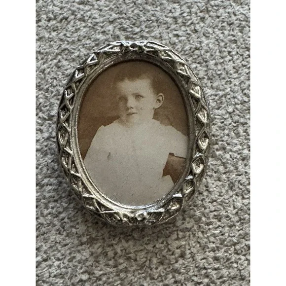 Picture Brooch Add Picture of:  Art Work,‎  Scenery, Name Tag,or Loved One