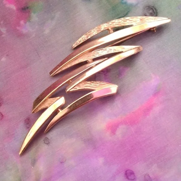 Trifari Signed Feather goldtone Statement Brooch