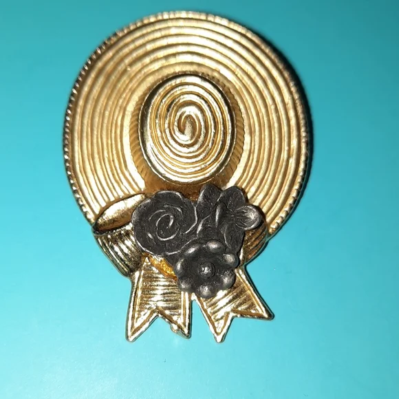 Chic pin bow/Goldtone sunhat brooch pin black floral detail collectible vintage