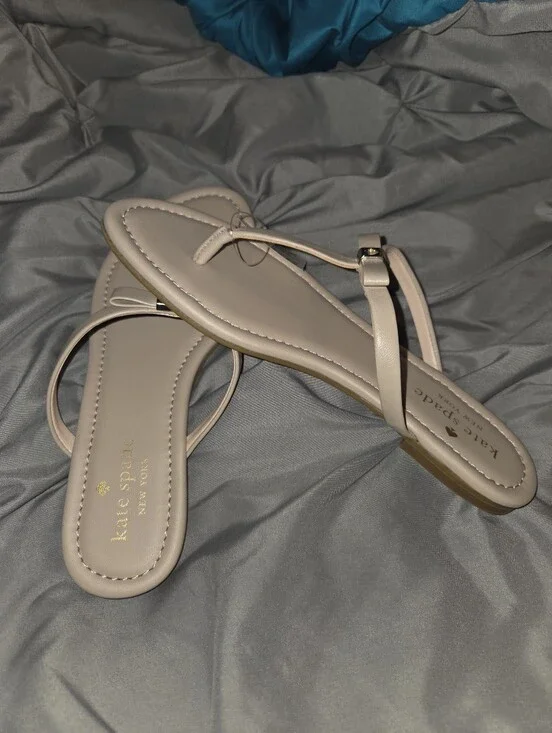 NWT- kate spade Pinkish Cream Leather Thong Sandals With Bow Accent Size: 7