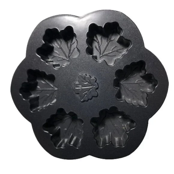 NORDIC WARE Cast Aluminum MAPLE LEAF Cake Mold Muffin Baking Pan Made in USA 249