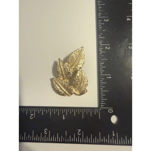 Vintage Gold Tone Textured Triple Leaf Brooch Pin Botanical Nature Jewelry