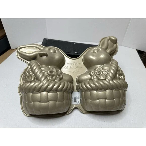 Williams Sonoma Nordic Ware Bunny In Basket Cake Pan Easter New w/Stacking Mark