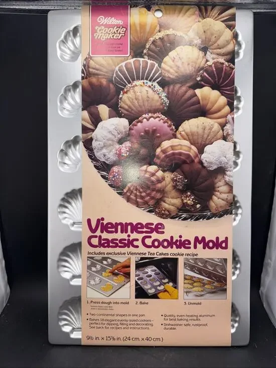 Vintage Wilton Viennese Classic Cookie Mold Cast Aluminum Pan w/ Recipe Insert