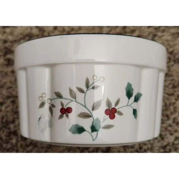 Pfaltzgraff Winterberry Ramekin‎ 12oz Small Souffle Dish Holly Berry Christmas