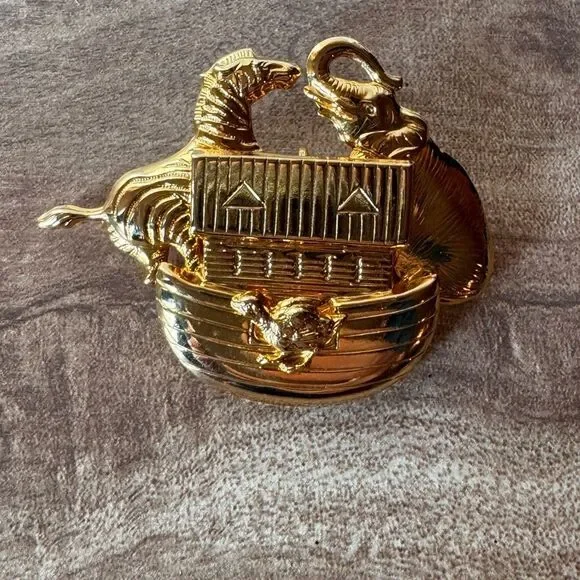 Premier Designs Noah’s Ark Brooch Gold Tone Metal Collectible Costume Religious