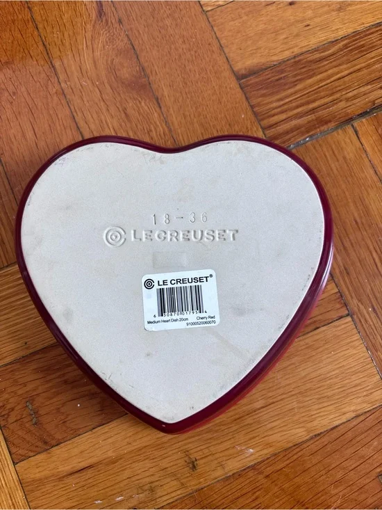 Le Creuset Medium Heart Dish - Cherry Red