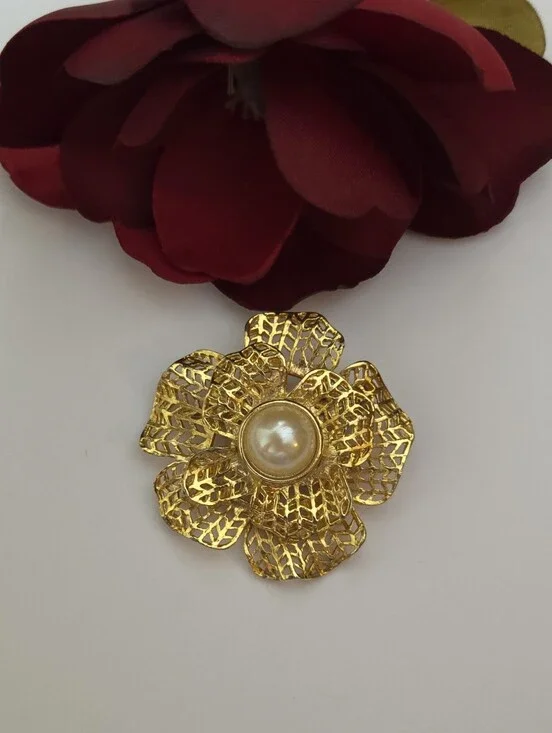 Vintage Gold Plated Open Metal Work Flower Petal & Faux Pearl Brooch
