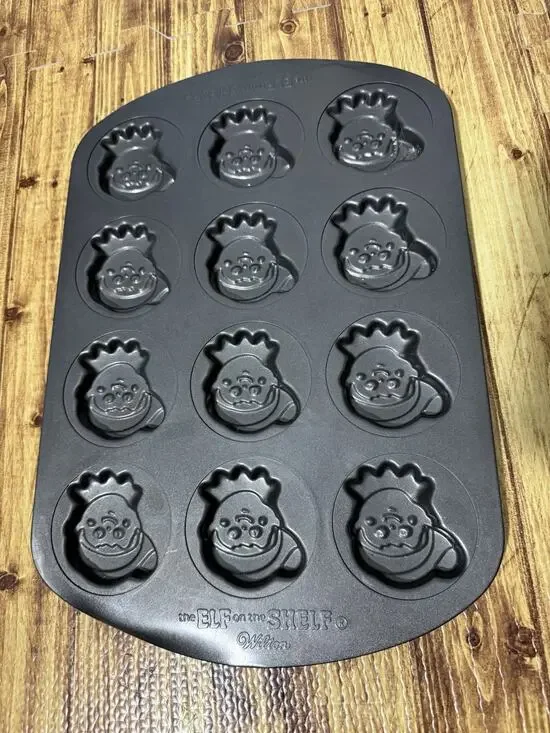 Elf on the Shelf Wilton Cookie Pan 12 Cavity Christmas Baking Mold