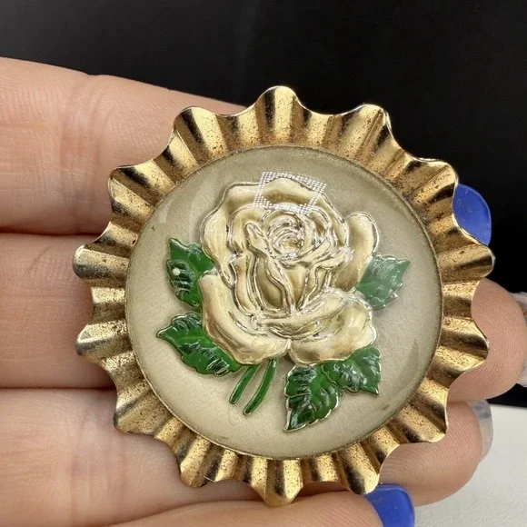 Vintage‎ Flower Brooch Gold Tone Acrylic Rose