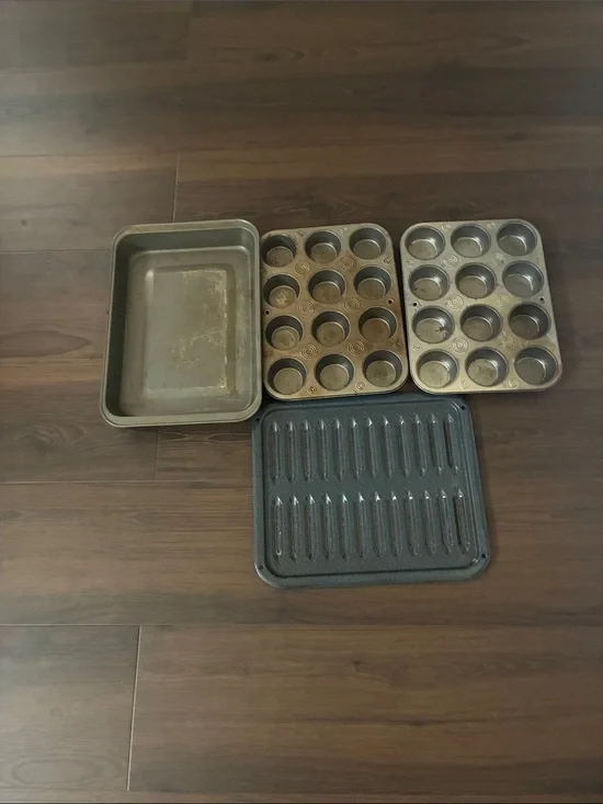 3 Muffin, Baking and Grill Pan Set in Metallic Gray