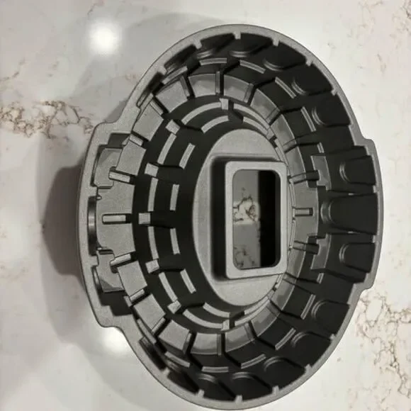 Wilton cake pan