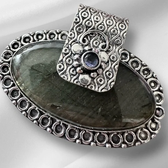 Handcrafted Artisan Jewelry Labradorite Pendant Accent Art to Wear 3331
