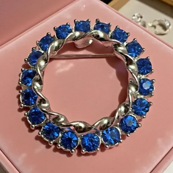 Vintage Sapphire Blue Rhinestone Wreath Brooch Circle Pin Silver Tone 1.25 Inch