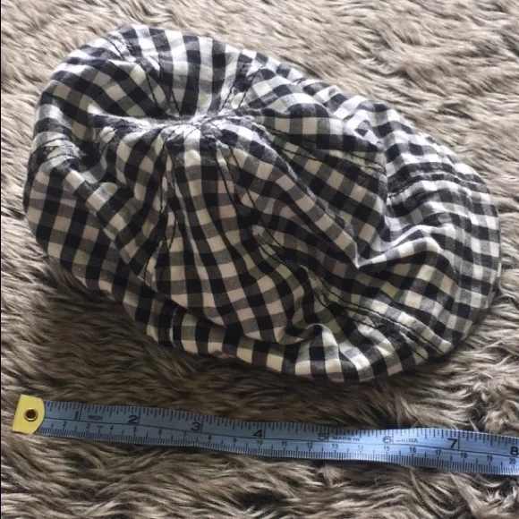 OLD NAVY boy’s black white plaid newsboy cap size medium