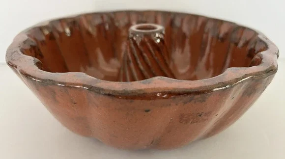 Antique American Redware Pottery Sponge Glaze Turks Head Bundt Cake Mold 8 1/4