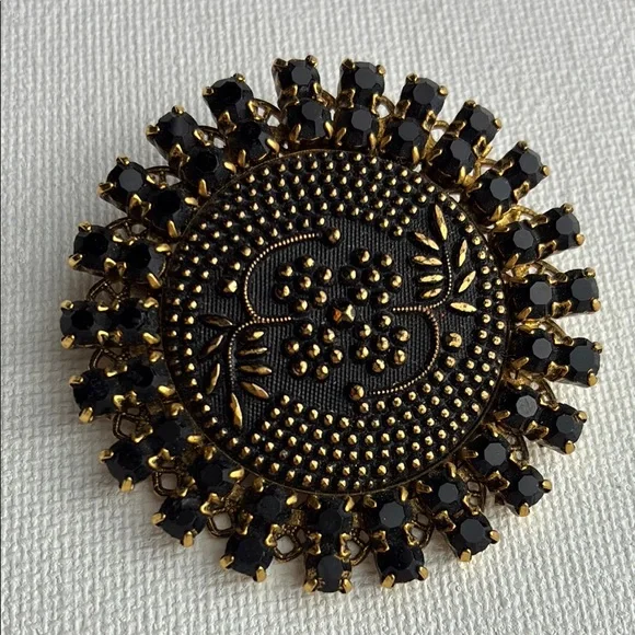 Stunning Vintage Black and Gold Tone Brooch - Elegant, Crystals