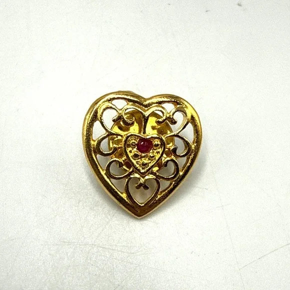 Vintage Gold Tone Openwork Filigree Heart Lapel Pin Brooch Romantic Jewelry