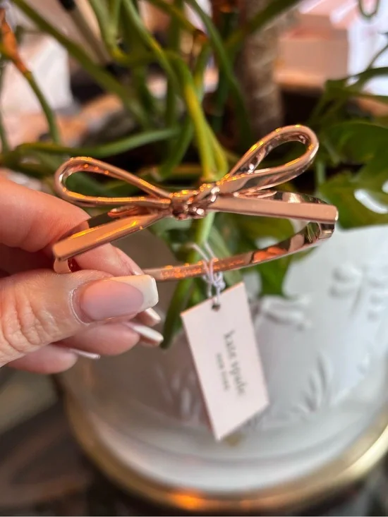 ✨✨Kate spade Gold Bow Bracelet ✨✨✨