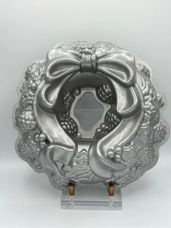 Nordic Ware Holiday Wreath Bundt Cake Pan #921 USA Cast Aluminum