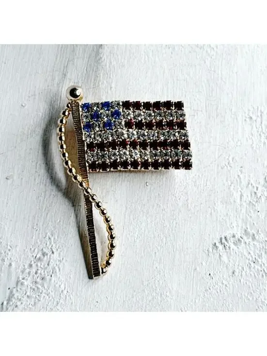 7595u. Goldtone Bling Flag Brooch