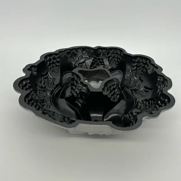 Nordic Ware Wreath Bundt Cake Pan