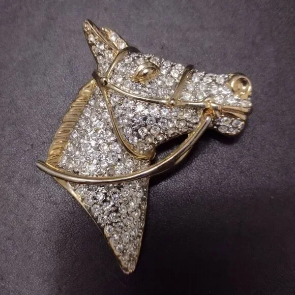 Gold tone horse head brooch