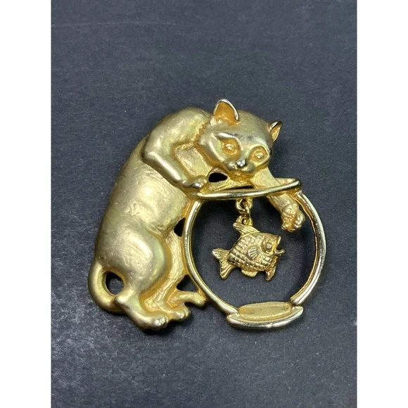 Vintage JJ Jonette Jewelry Cat with Paw in Fish Bowl Gold Tone Pin Brooch