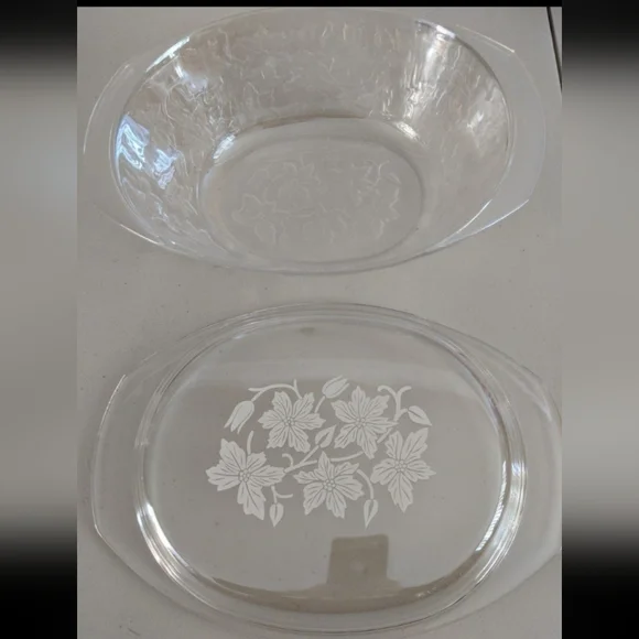 Elegant Holiday Vintage Serveware Baking Dish Floral Poinsettia Nostalgia